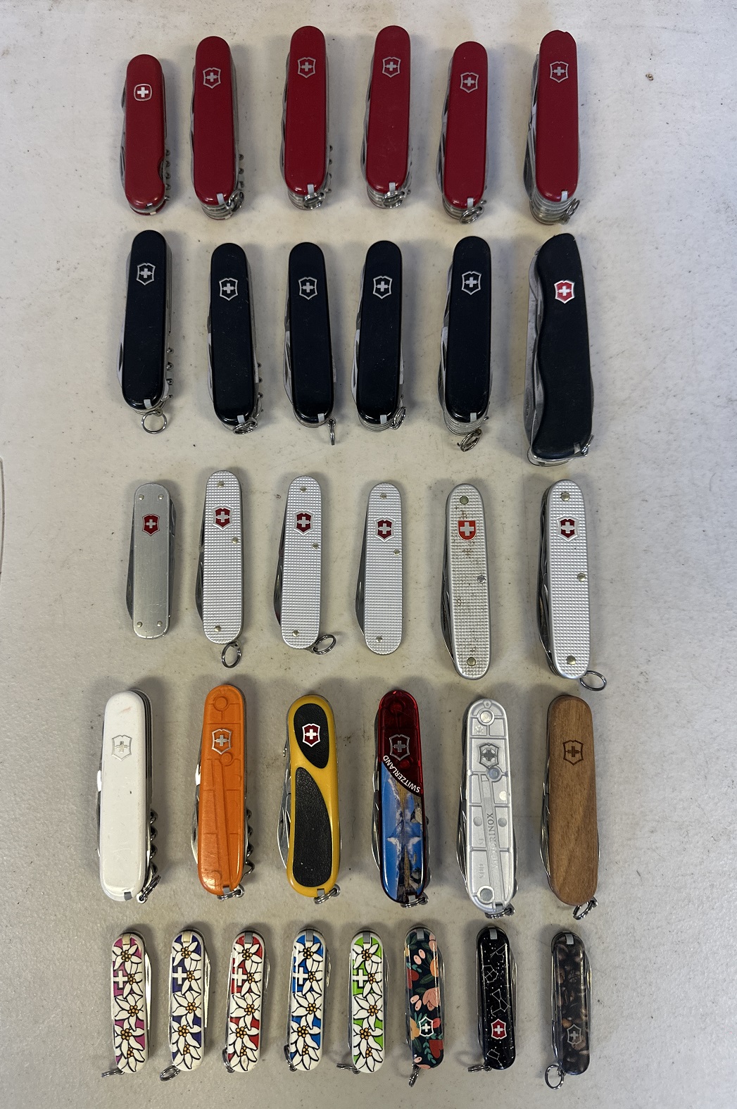 Victorinox Pocket Knives - Victorinox Pocket Knives